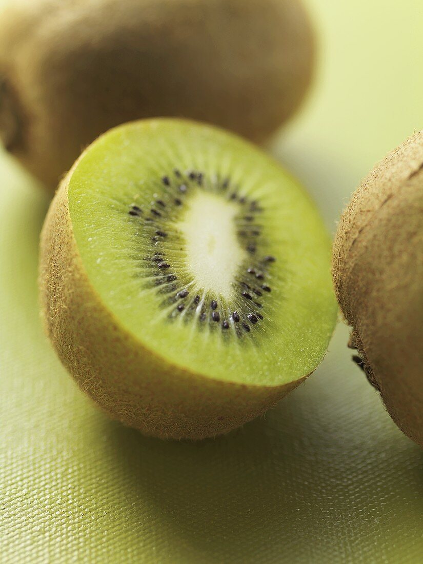 Kiwi fruits, whole and halved