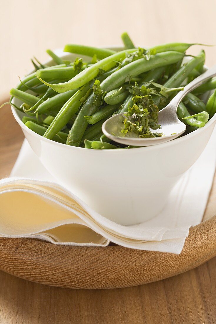 Green beans with chopped herbs