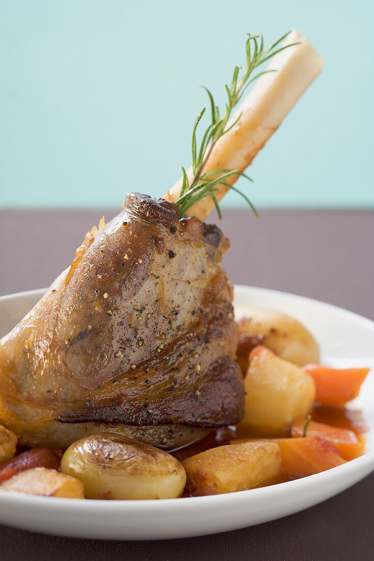 Roast leg of lamb with rosemary, potatoes and carrots