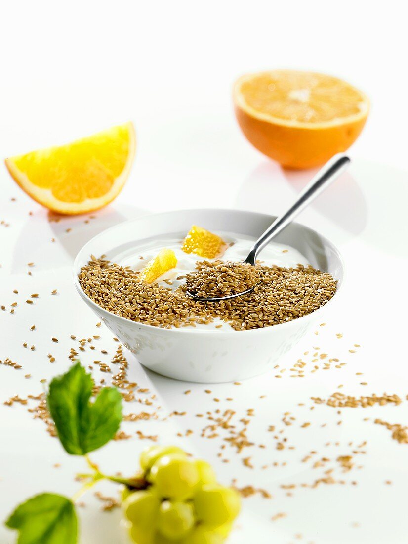 Yoghurt with linseed and oranges