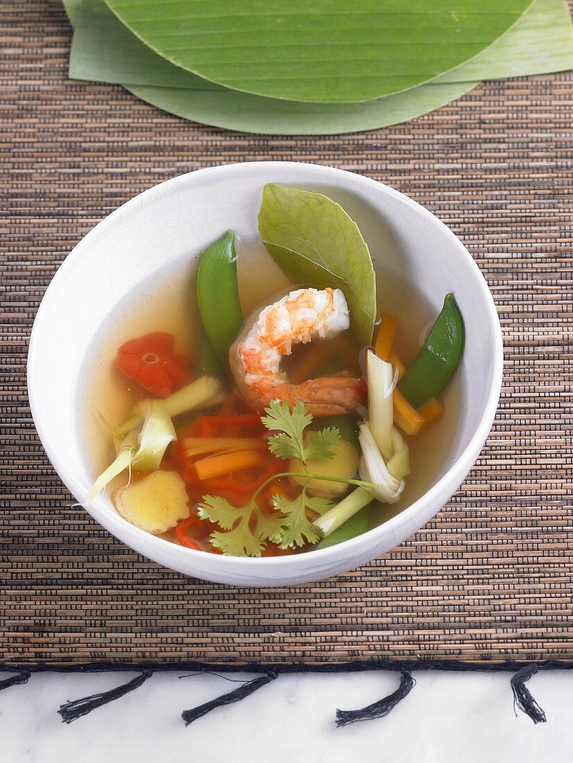 Vegetable soup with prawns (Asia)