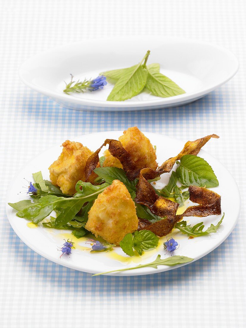 Salad leaves with deep-fried goat's cheese