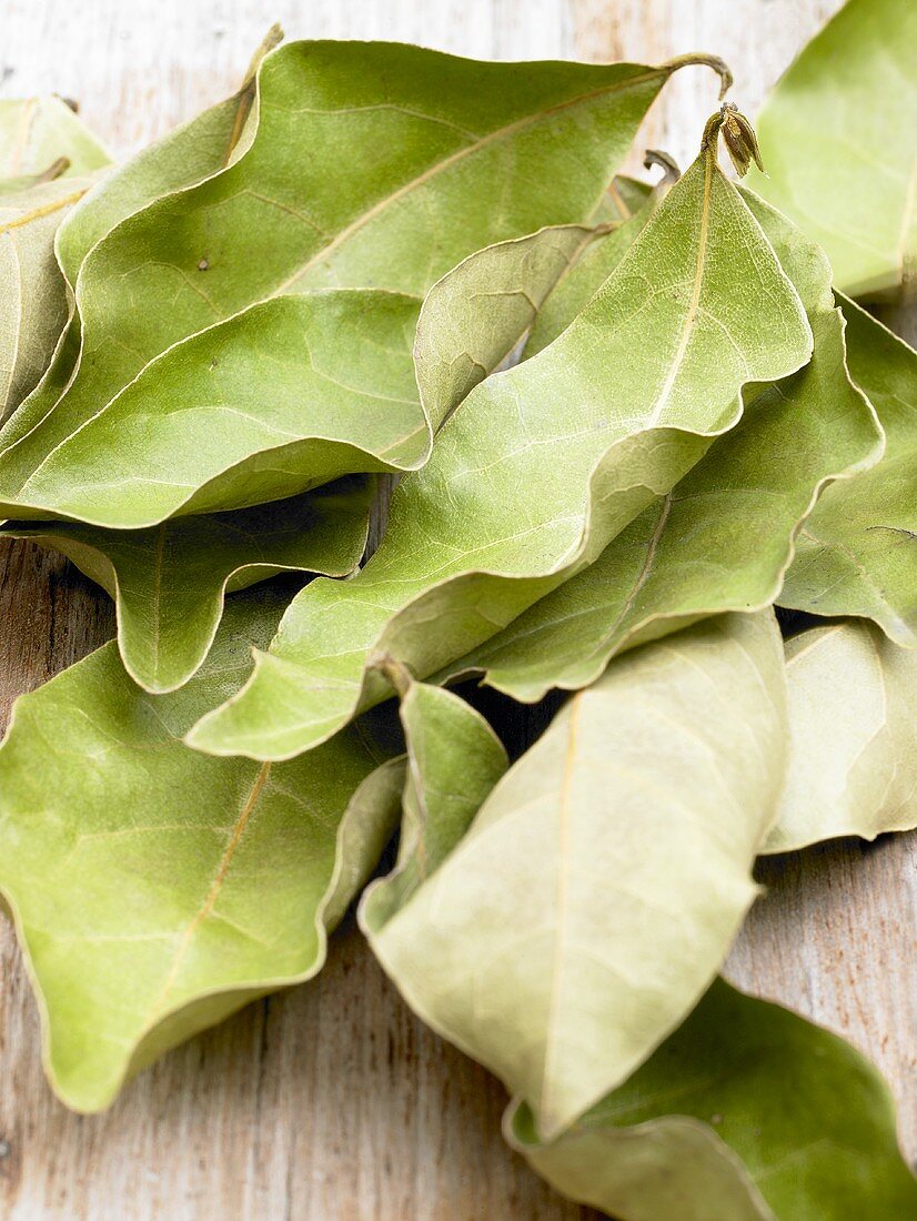 Dried bay leaves