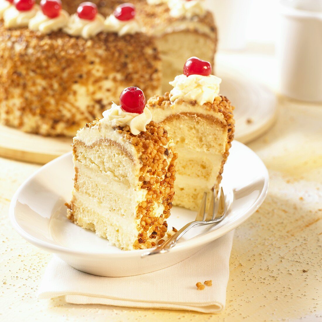 Frankfurter Kranz mit kandierten Kirschen