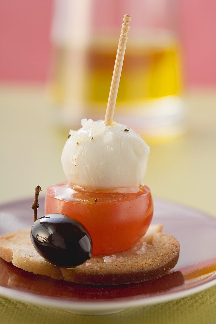 Stuzzichino caprese (Tomato & mozzarella on cocktail stick, Italy)