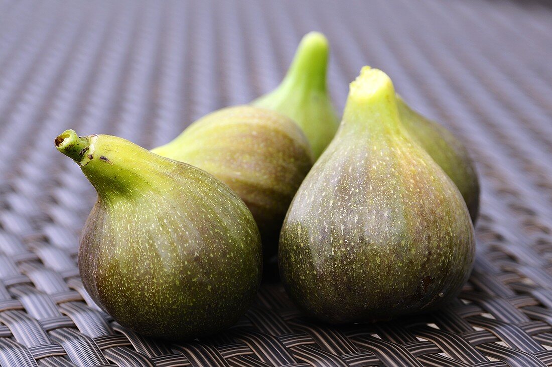 Several figs on woven rattan