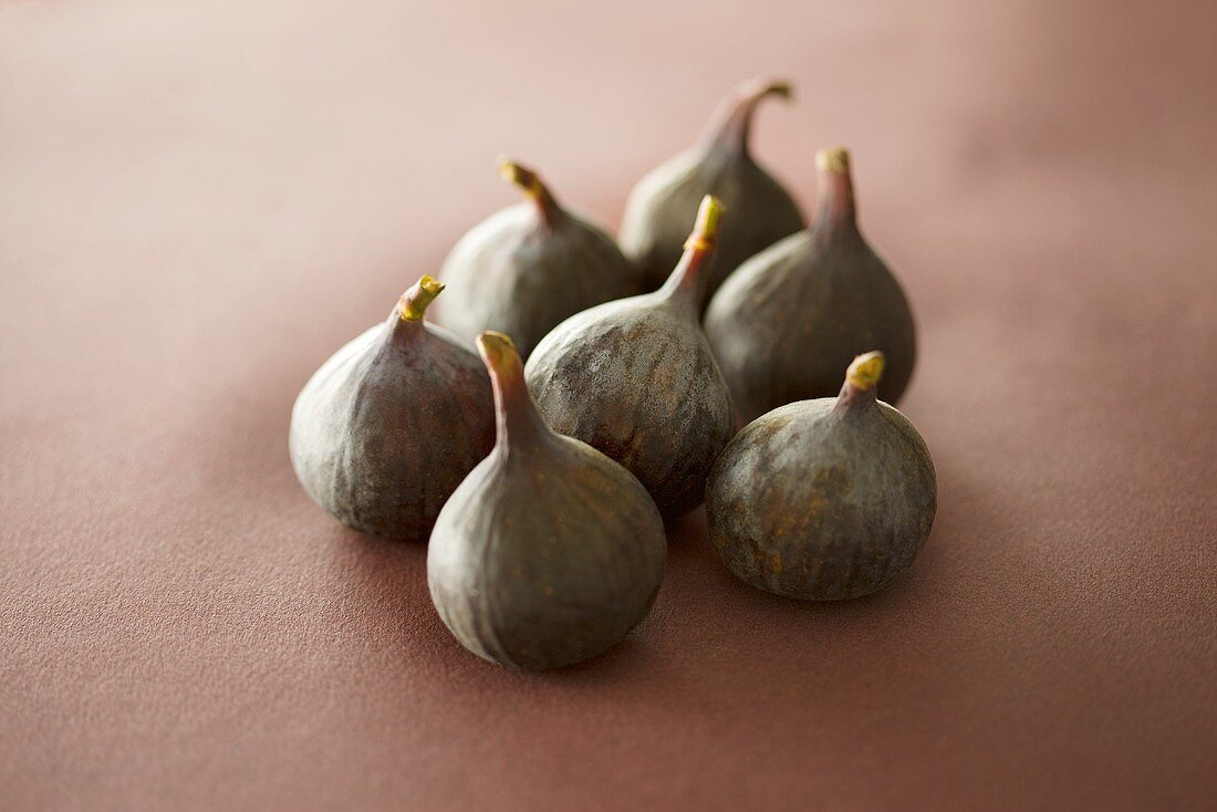 Several fresh figs