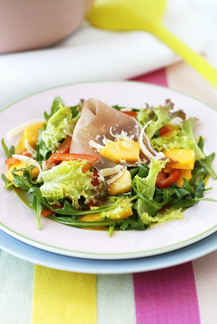 Salad leaves with ham and peaches
