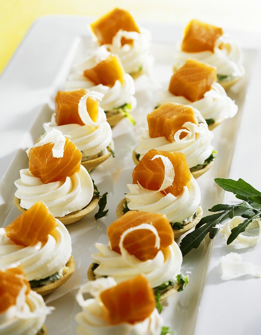 Tart shells filled with soft cheese, smoked salmon & horseradish