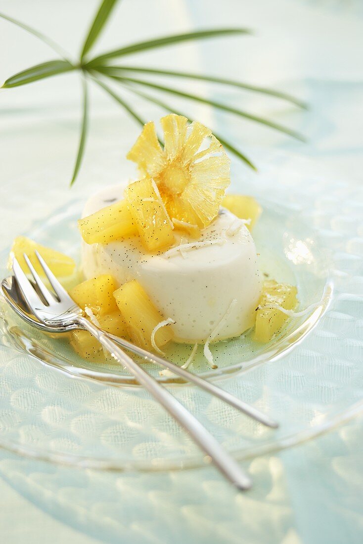 Panna Cotta mit Kokos und Ananas