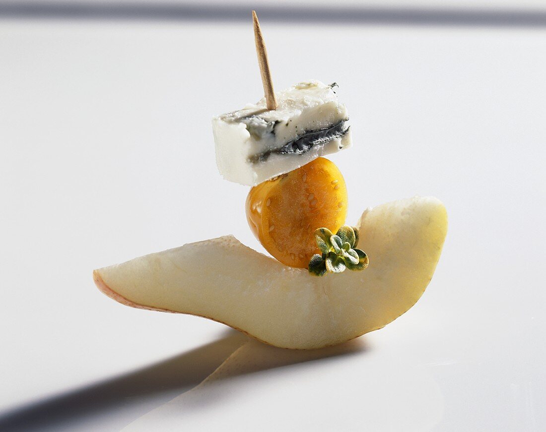 Gorgonzola-Birnen-Spiesschen mit Physalis