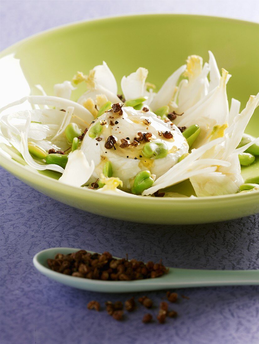 Goat's cheese salad with peppercorns
