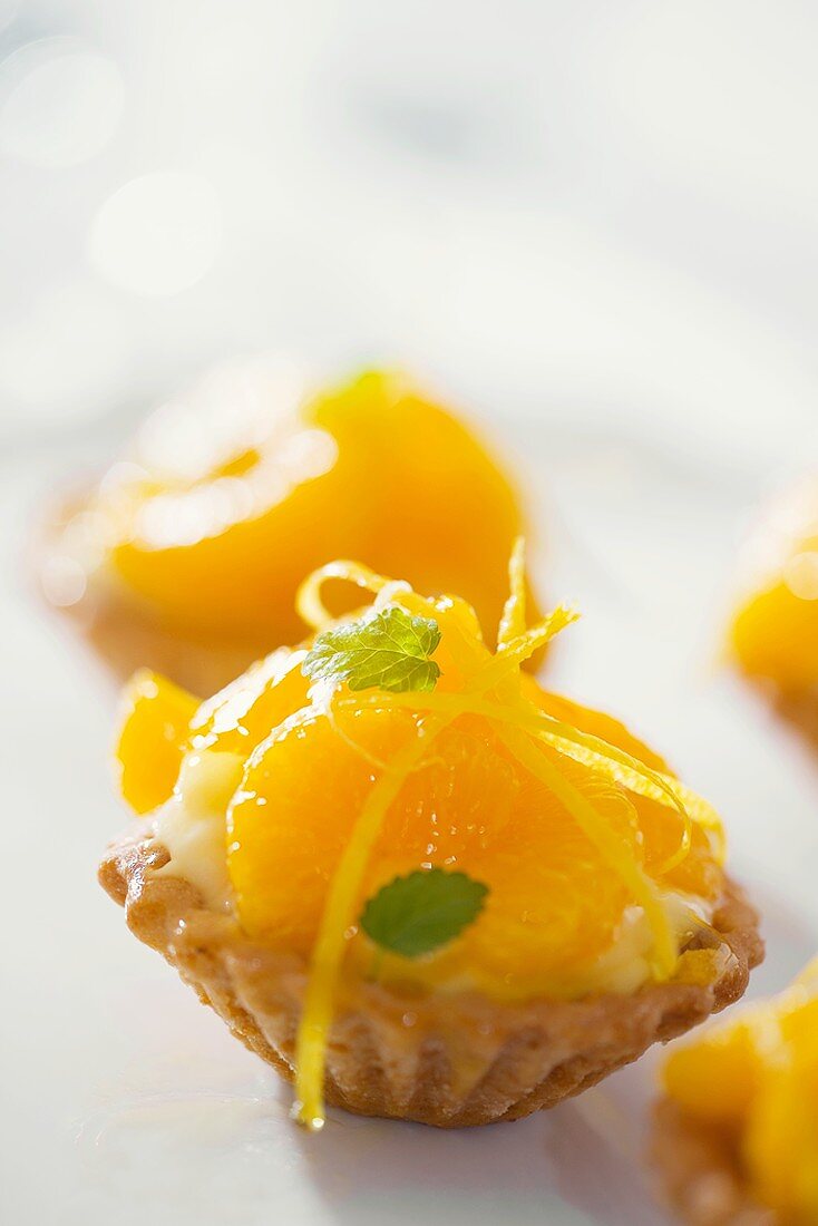 Mandarin orange tarts with vanilla cream