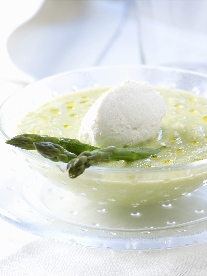 Asparagus soup with soft cheese dumpling