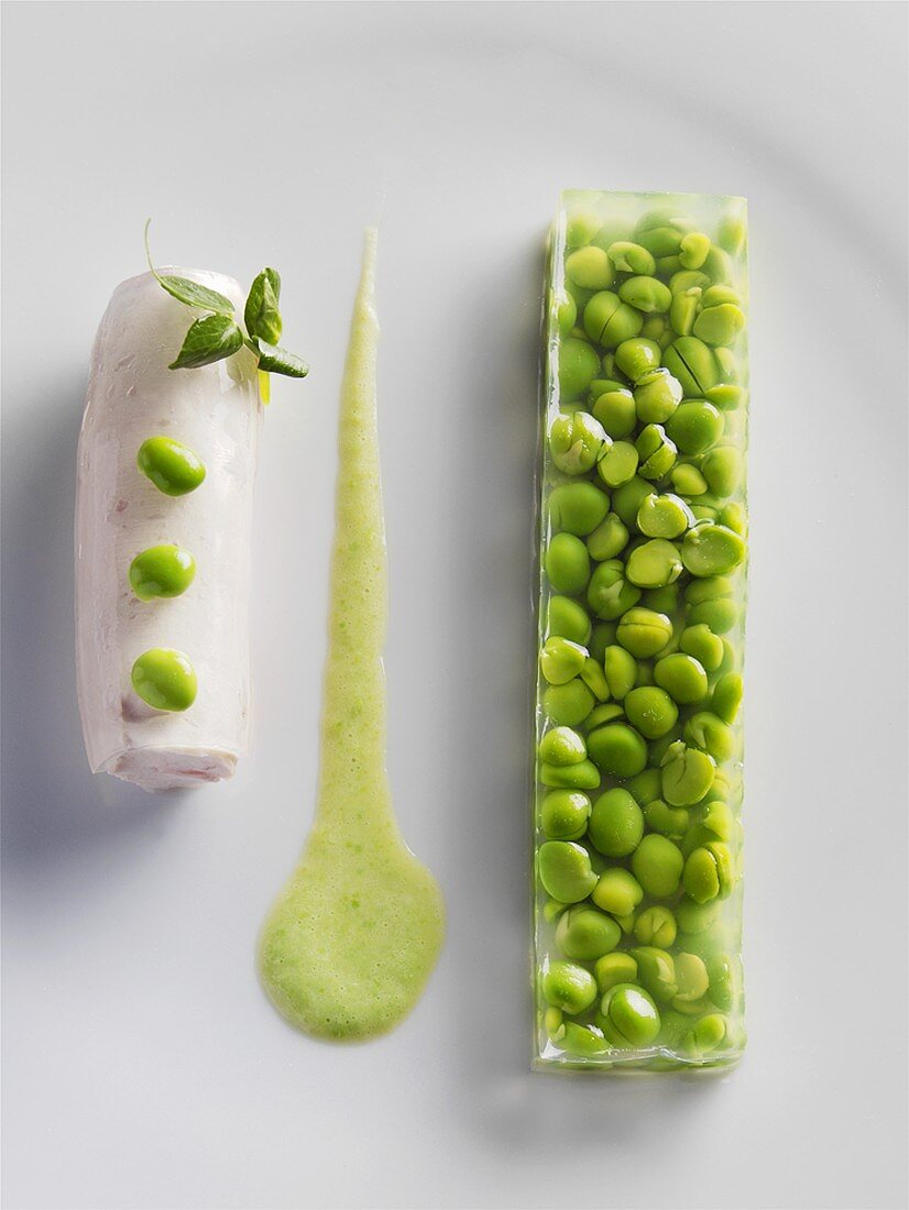 Rabbit fillet with peas in aspic