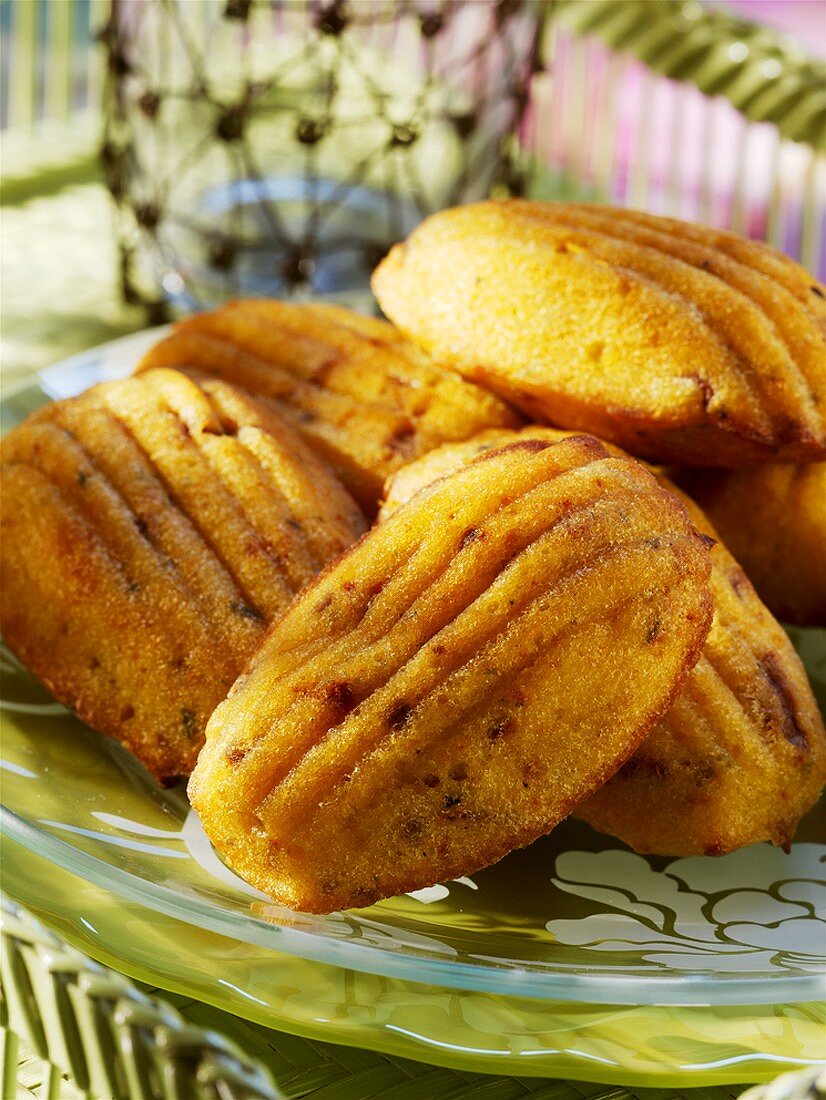 Madeleines auf Glasteller