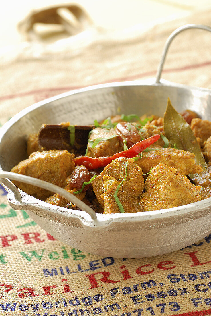 Pork curry with raisins (India)