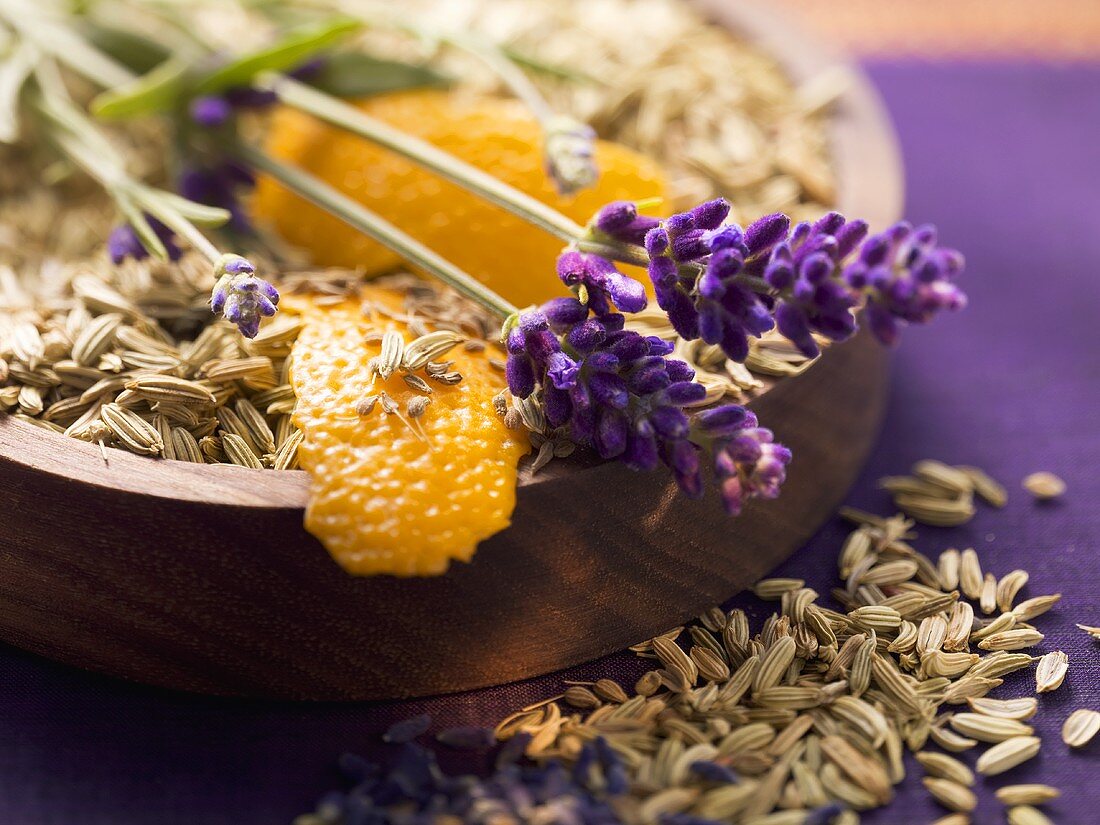 Spices for fish dishes (fennel seeds and lavender flowers)