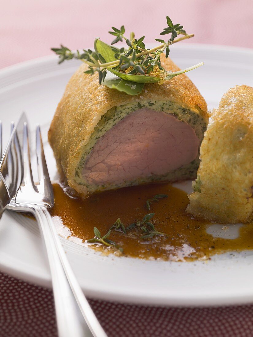 Veal fillet in bread crust with red wine sauce