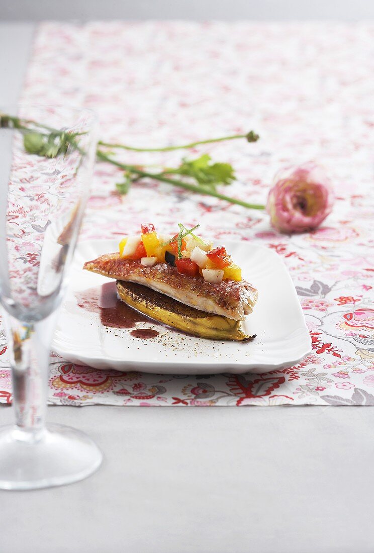 Red mullet with a vegetable salad on bananas