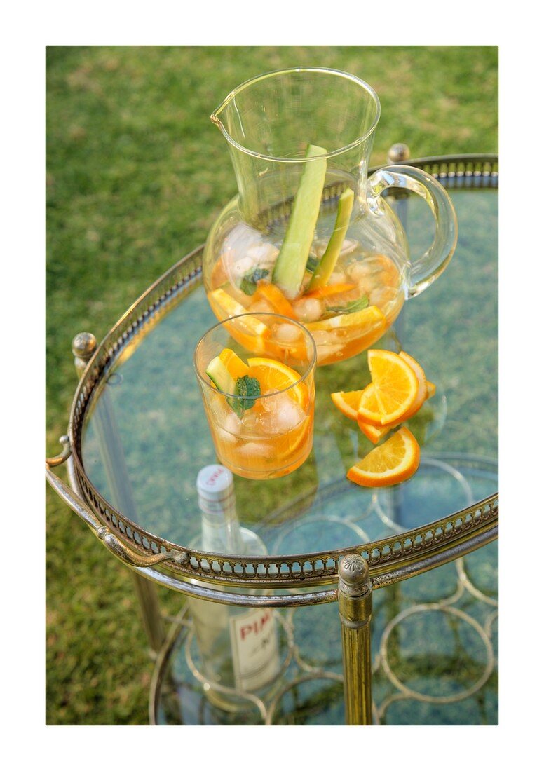 Pimm's Cup No. 1 mit Orangen und Gurken