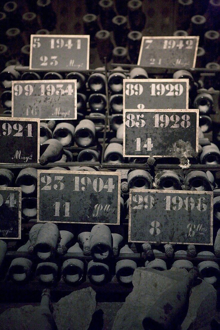 Lagerung von alten Champagnerflaschen, Pommery, Reims, Champagne, Frankreich