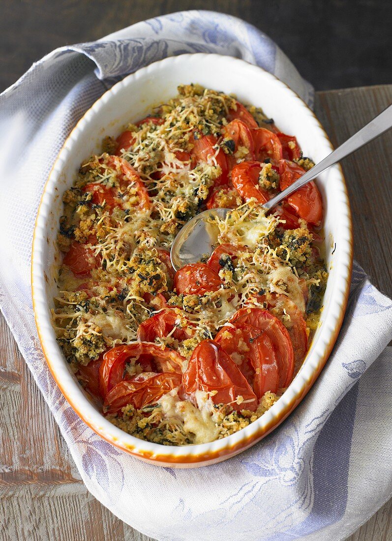 Tomatoes au gratin in the baking dish