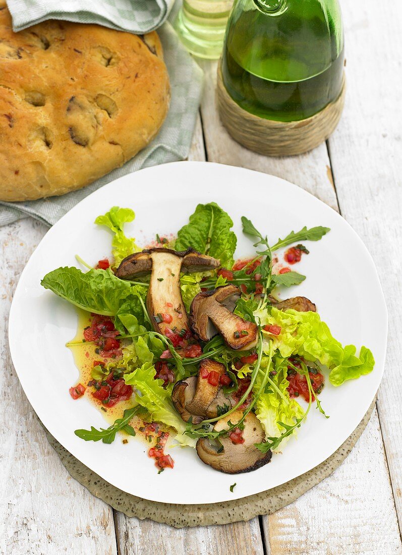 Mixed salad with fried porcini mushrooms