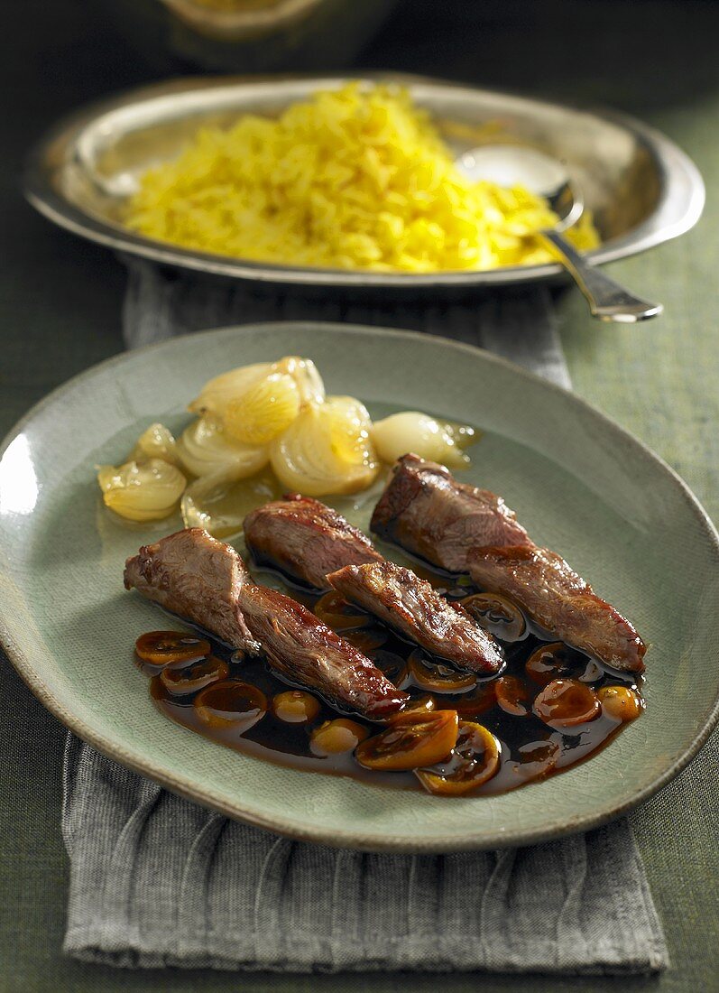 Lamb with onion sauce and safran rice
