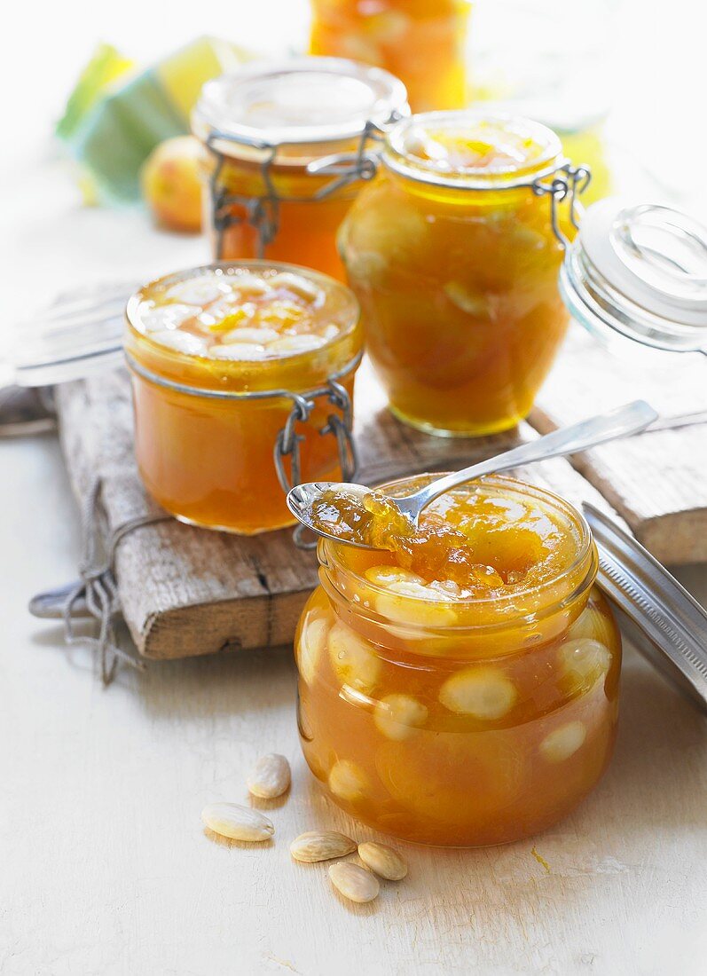 Apricot marmalade with almonds