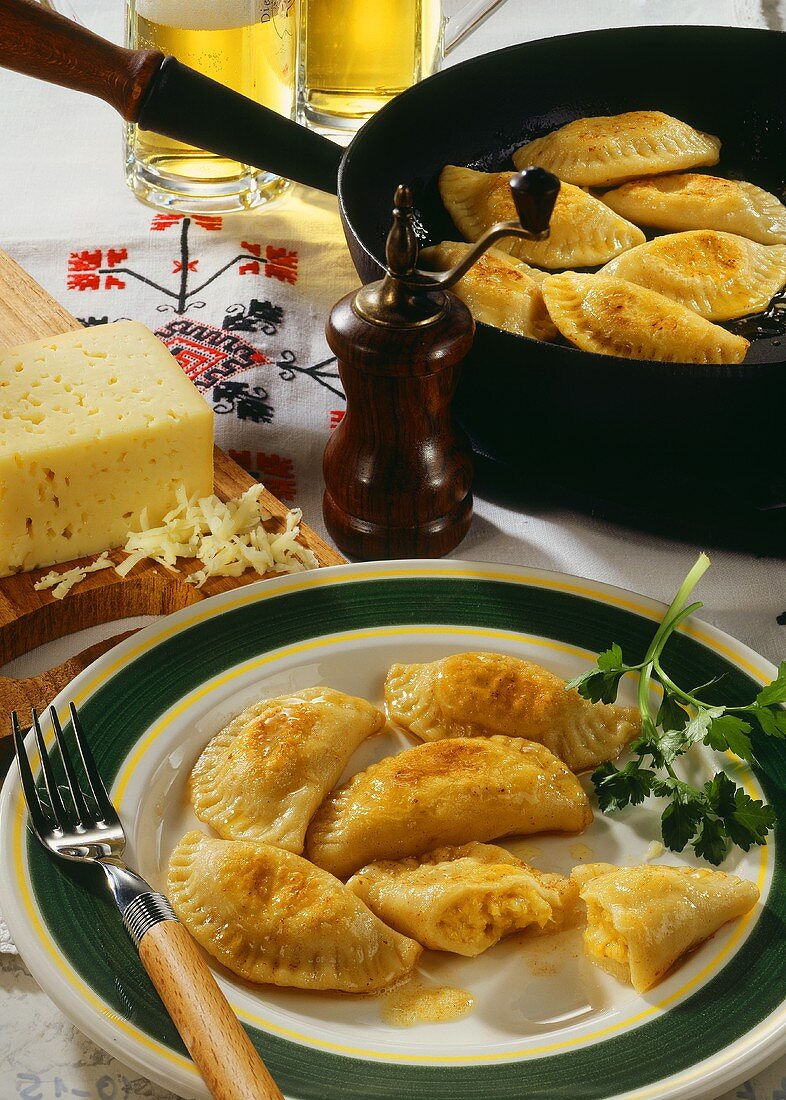 Pierogi mit Käse gefüllt (Polen)