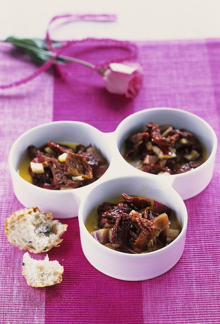 Dried tomatoes with onions and olive oil