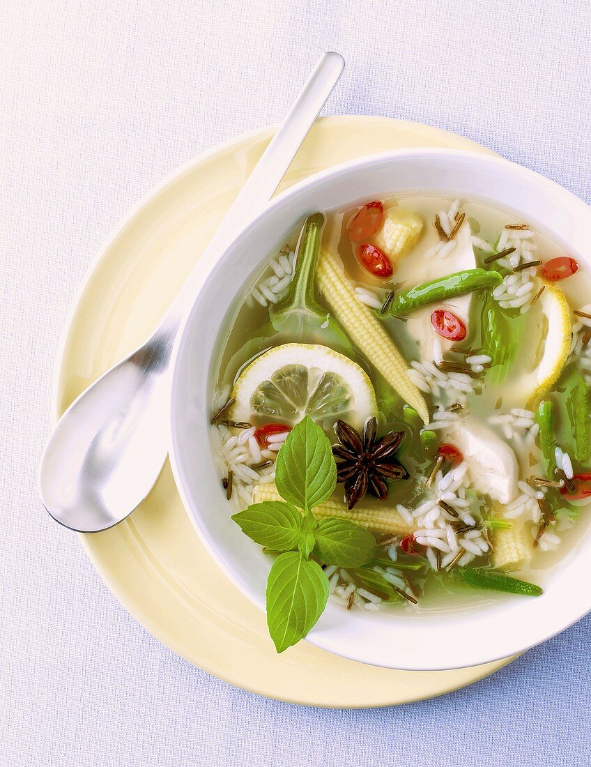 Zitronen-Reis-Suppe mit Gemüse