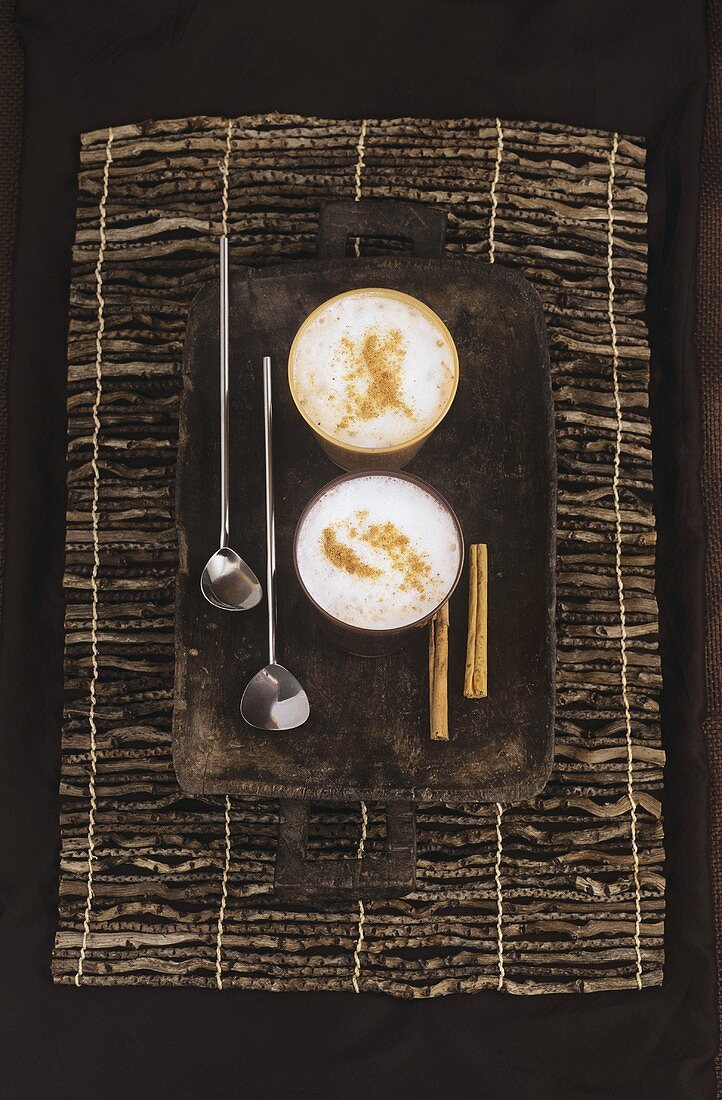 Caffe latte with cinnamon