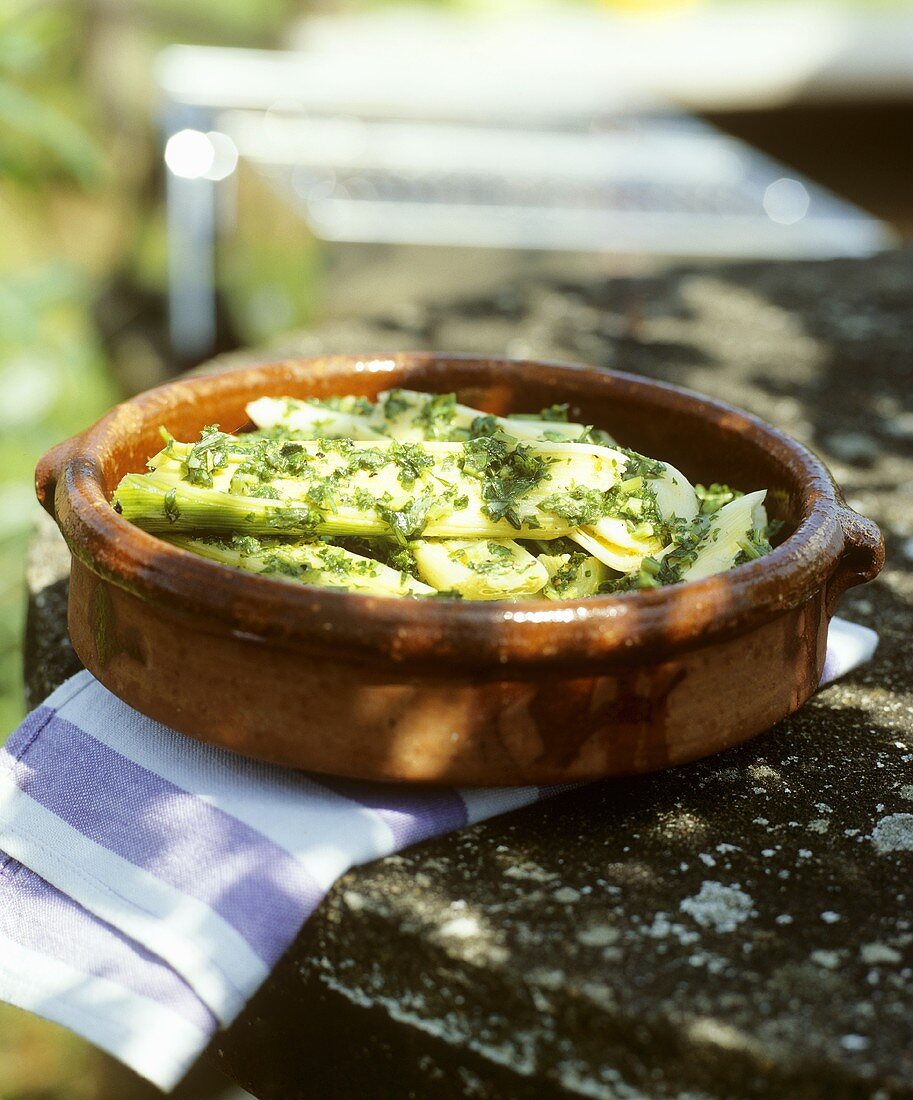 Braised leeks with herbs