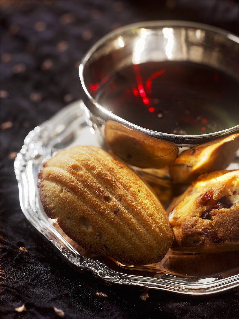 Madeleines und Tasse Tee