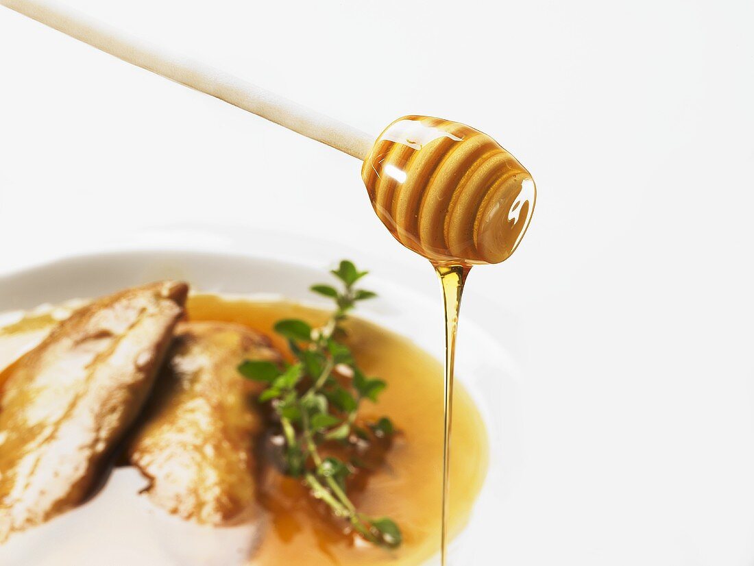 Chicken breast in honey sauce with oregano, honey dipper