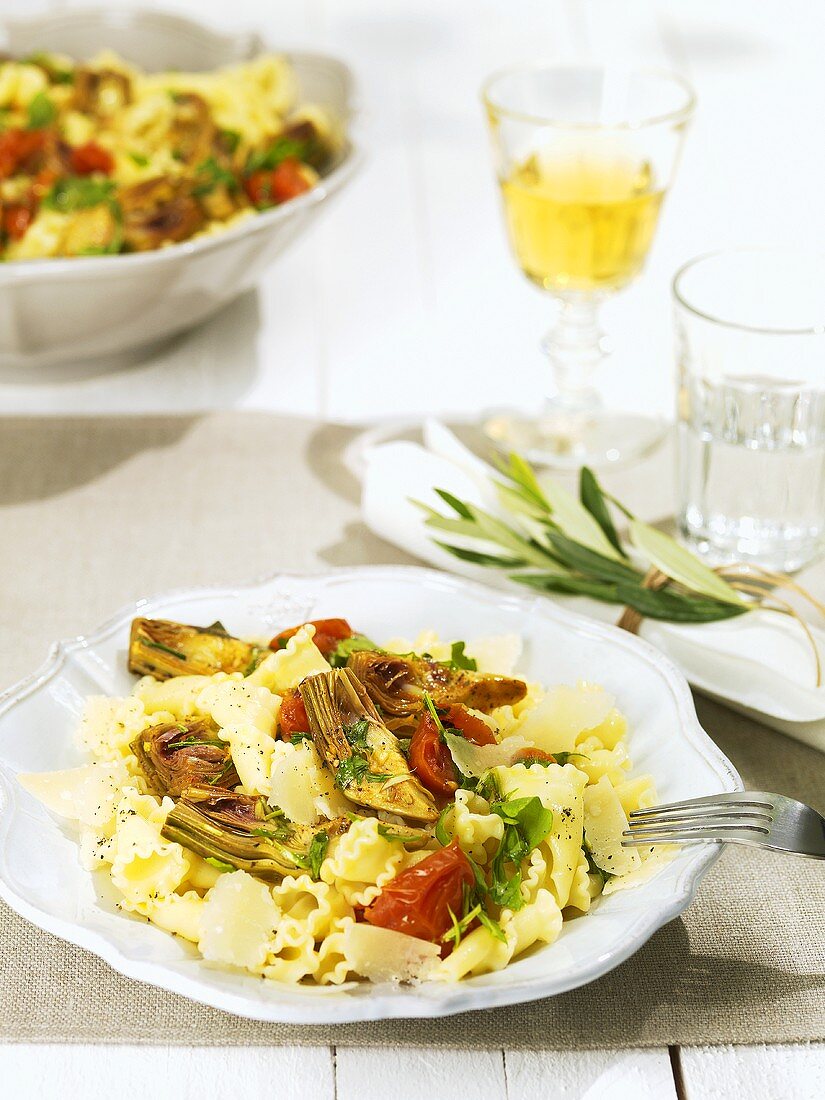 Pasta with artichokes and tomatoes