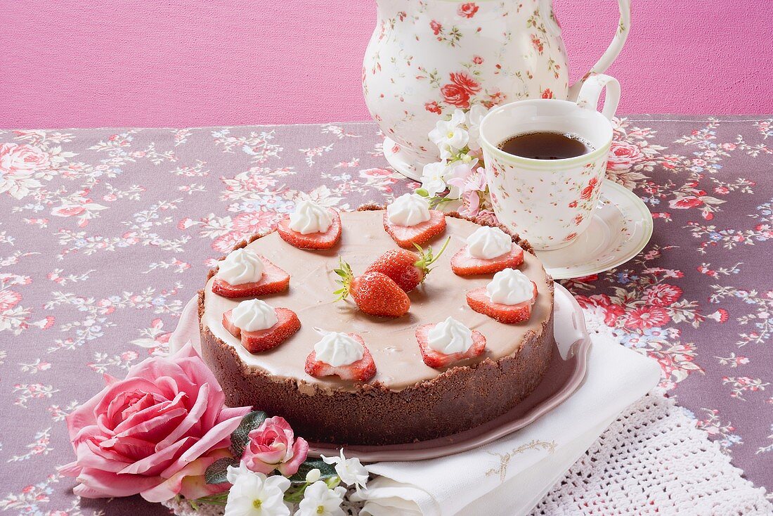 Schokoladenkäsekuchen mit Erdbeeren