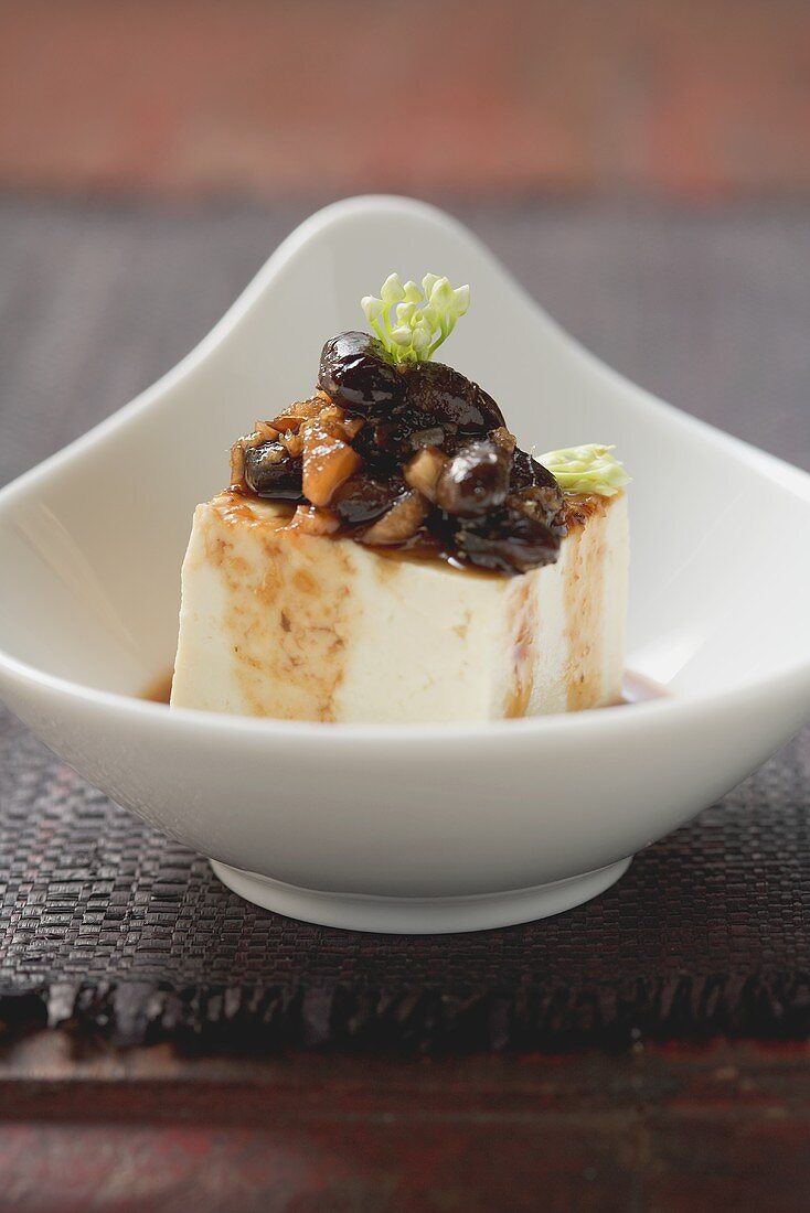 Marinierter Tofu mit schwarzen Bohnen (Asien)