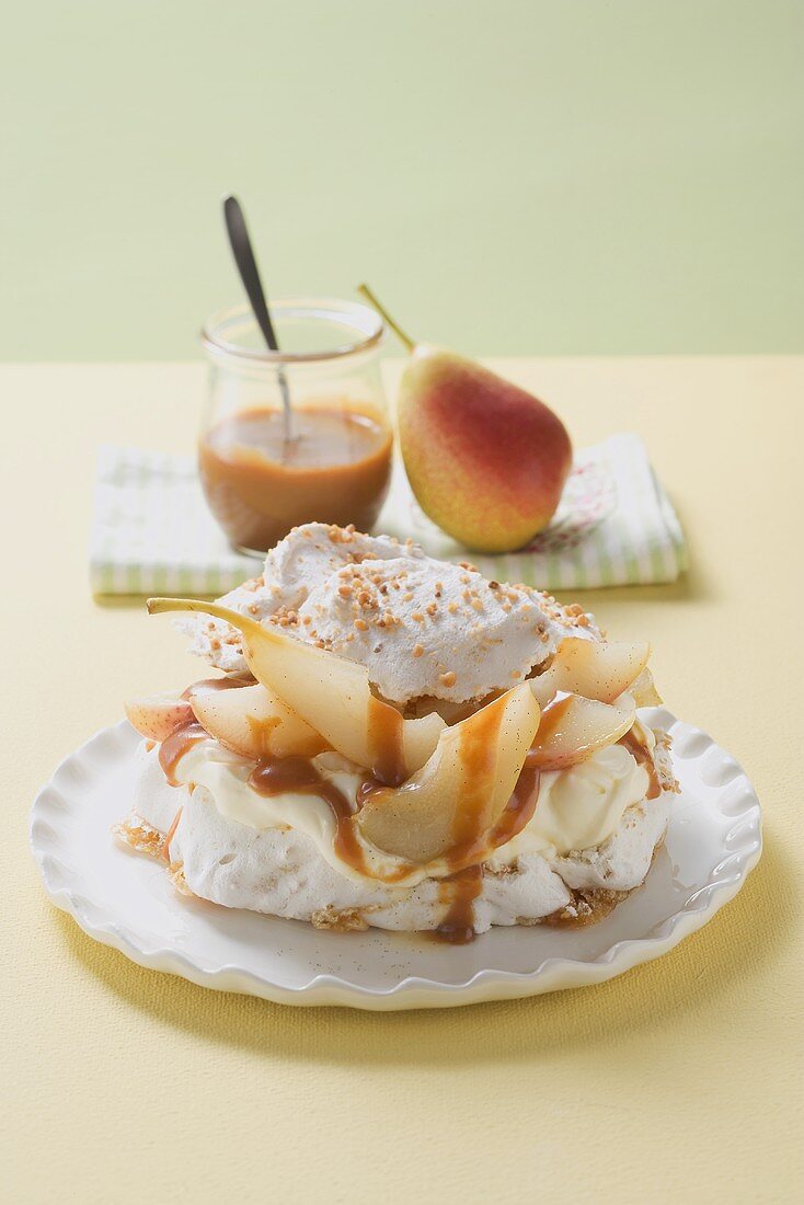 Birnen-Pavlova mit Baiser und Mascarpone