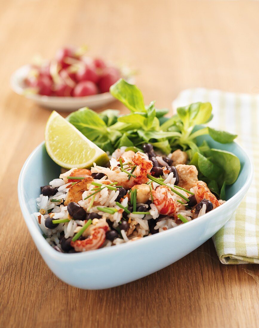 Rice with scampi, chicken, black beans and chives