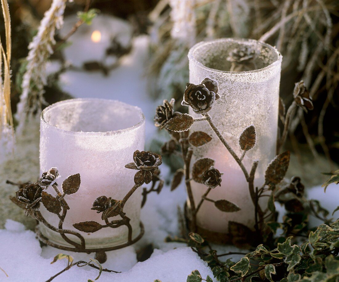 Frozen wind lights with metal flowers