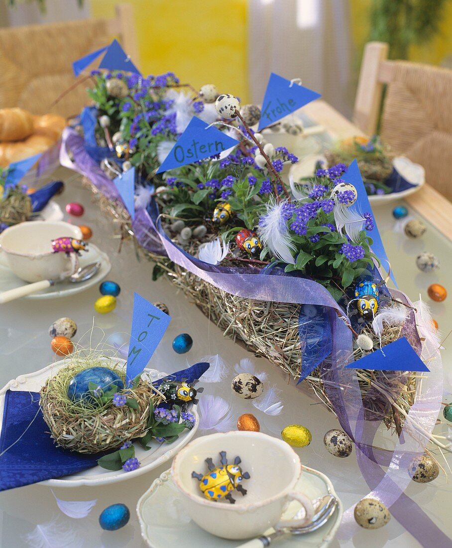 Easter table decoration: garland, chocolate & quail's eggs
