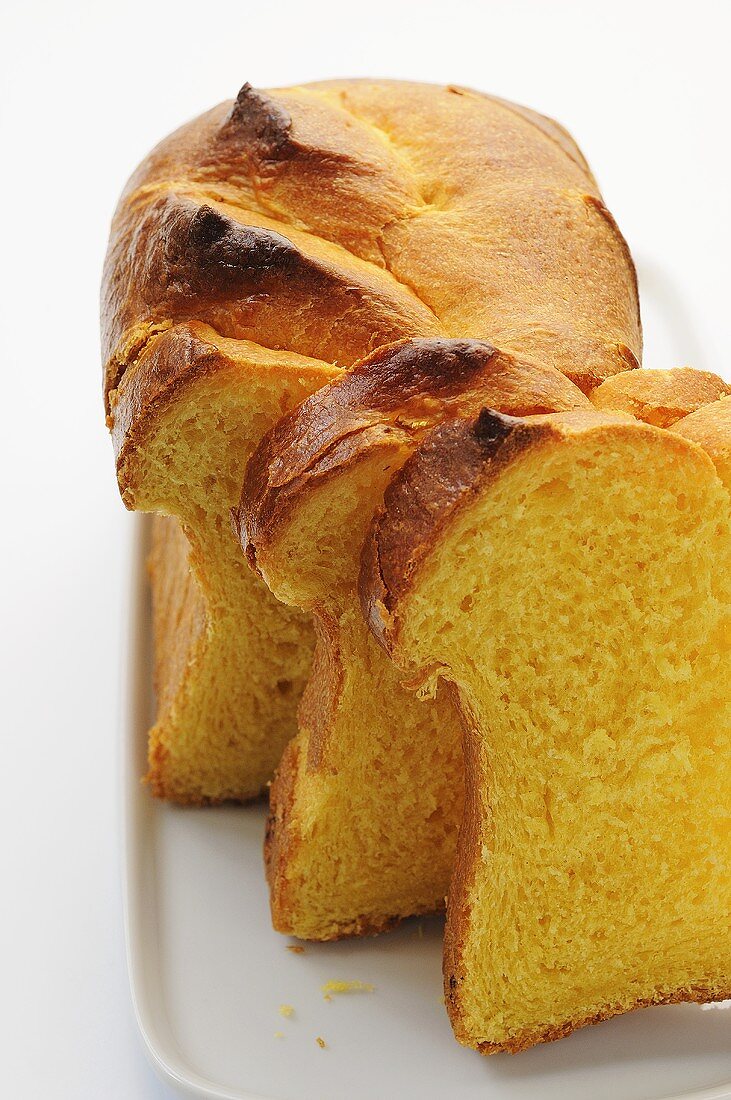 Brioche, partly sliced