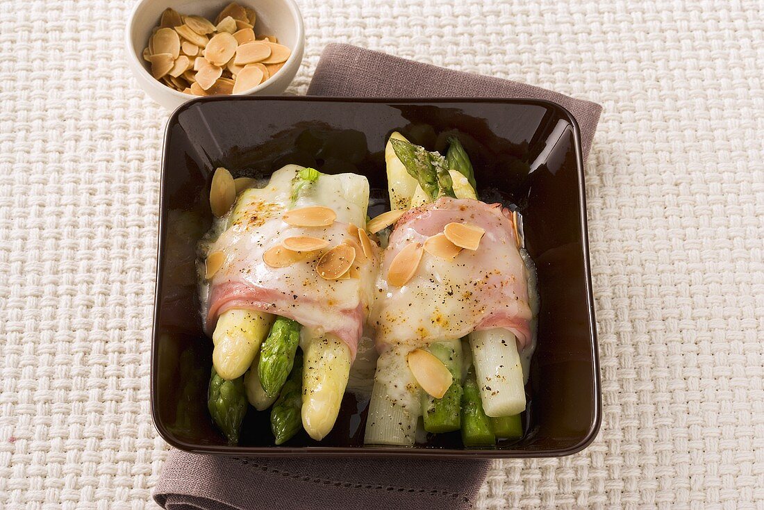 Asparagus parcels with melted cheese