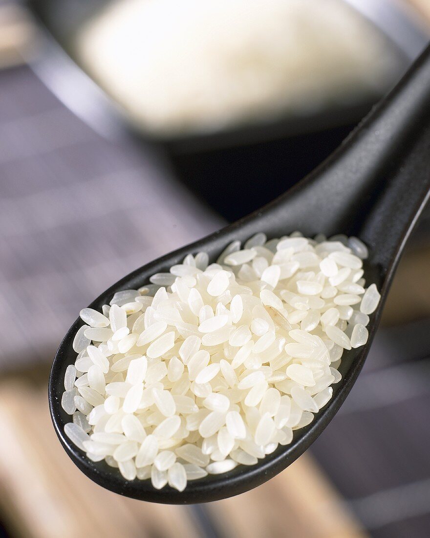 Japanischer Reis auf Löffel