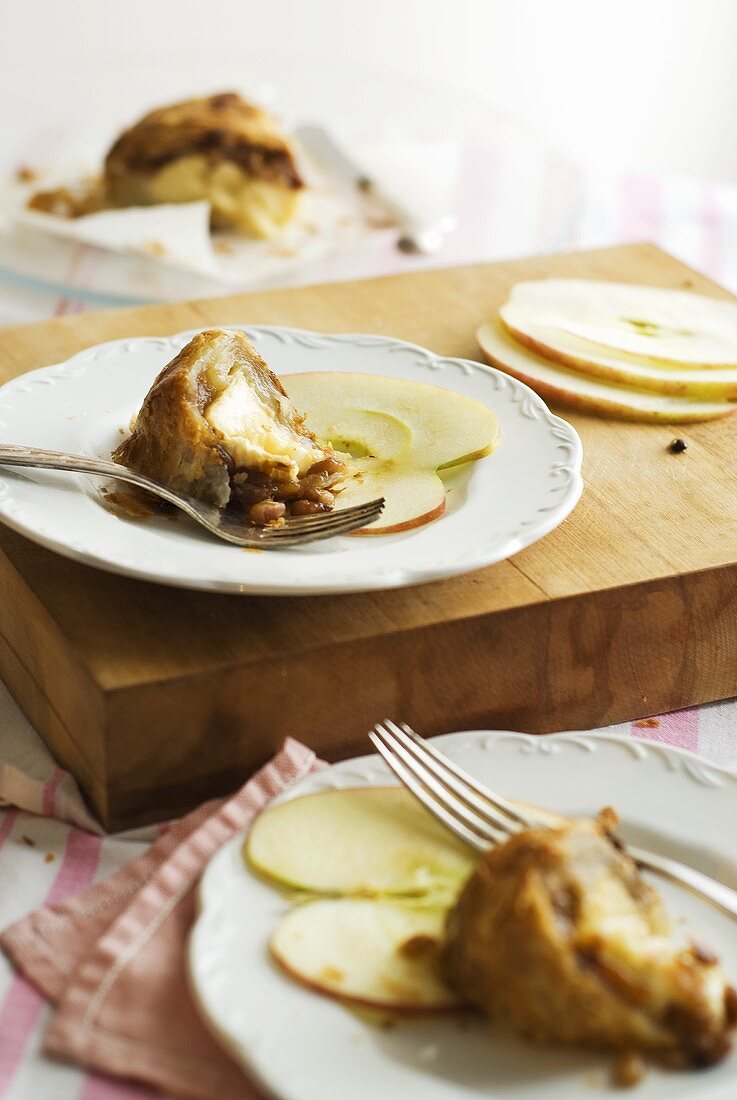 Brie pie with apple slices