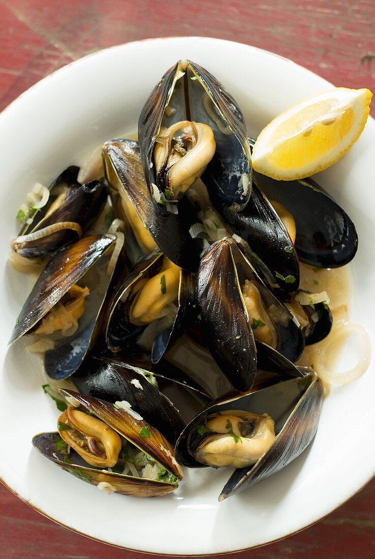 Mussels with shallots in white wine