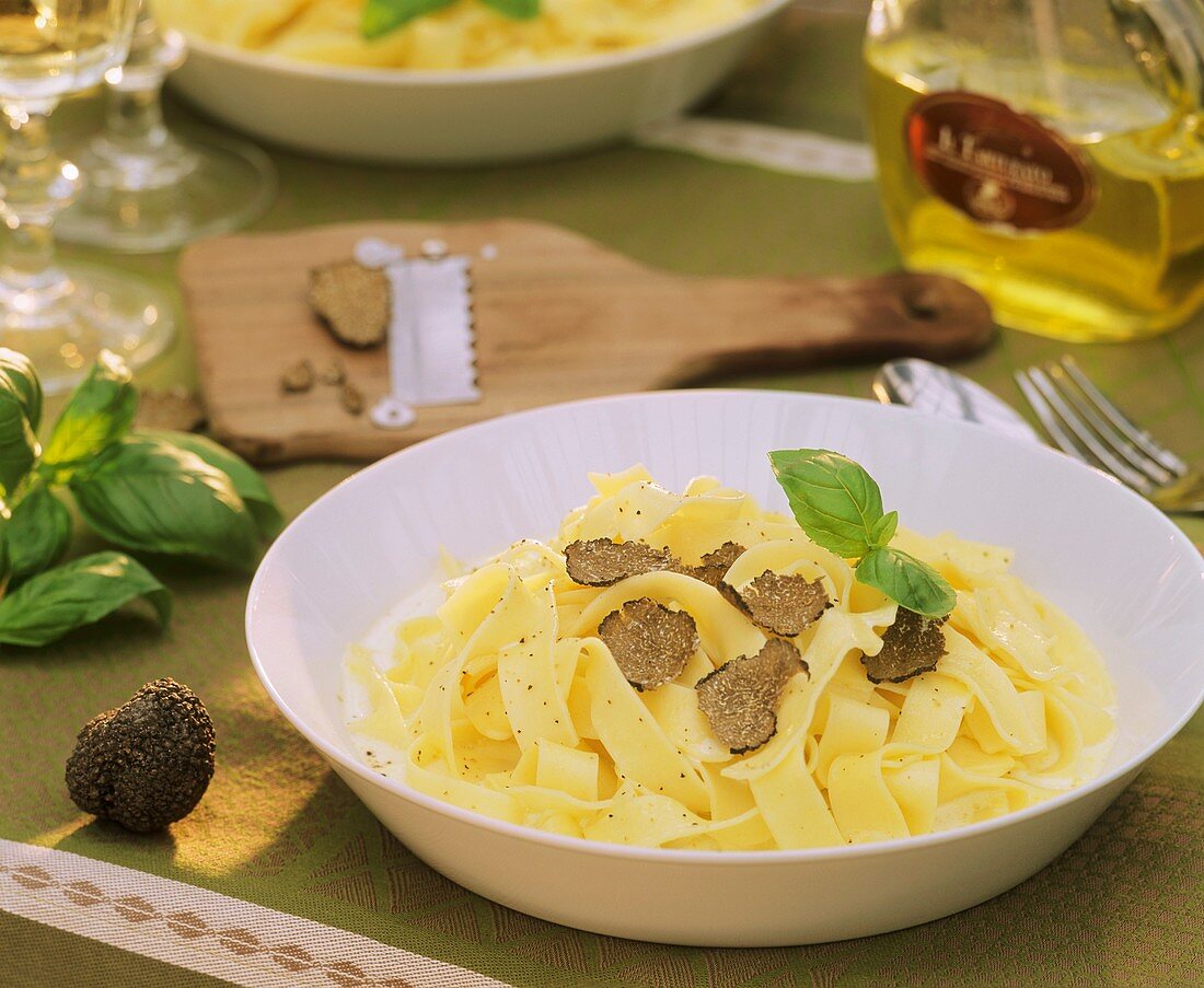 Tagliatelle mit schwarzem Trüffel